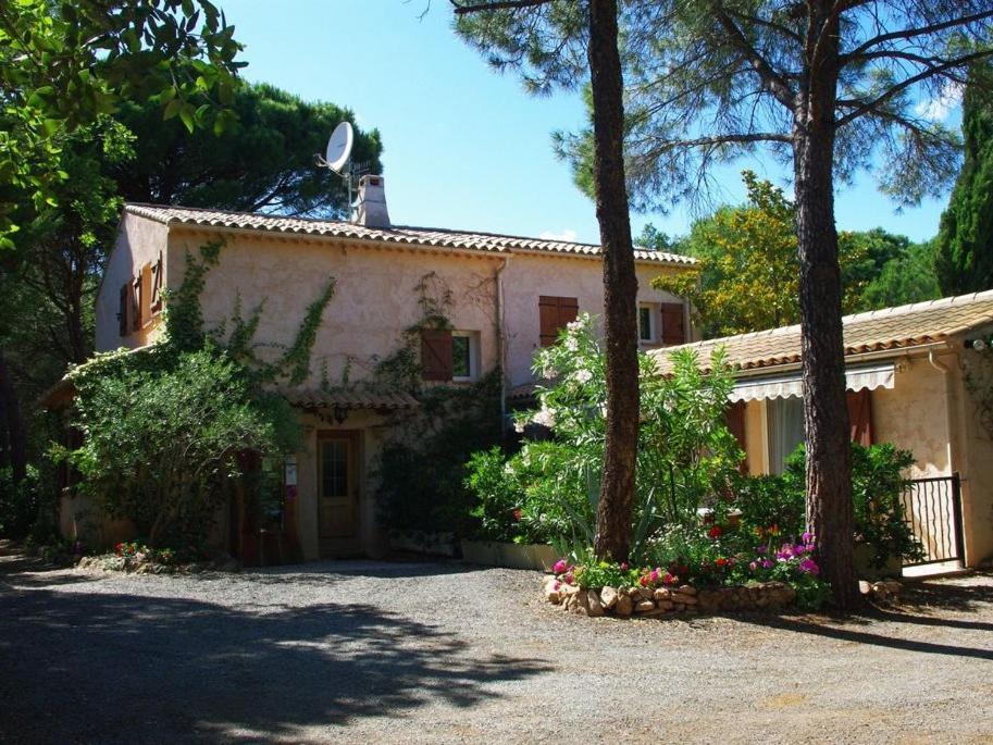 Location Villa et Studios Roquebrune-sur Argens Chambre photo