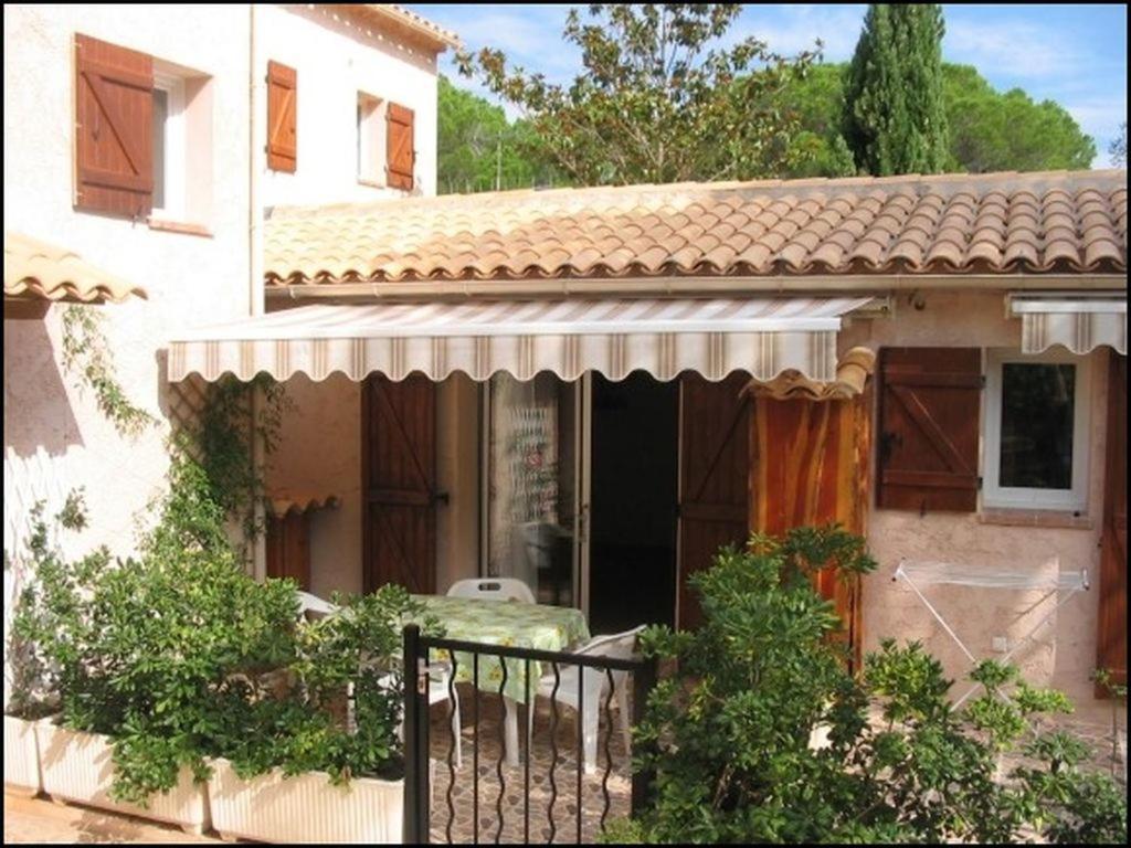 Location Villa et Studios Roquebrune-sur Argens Chambre photo